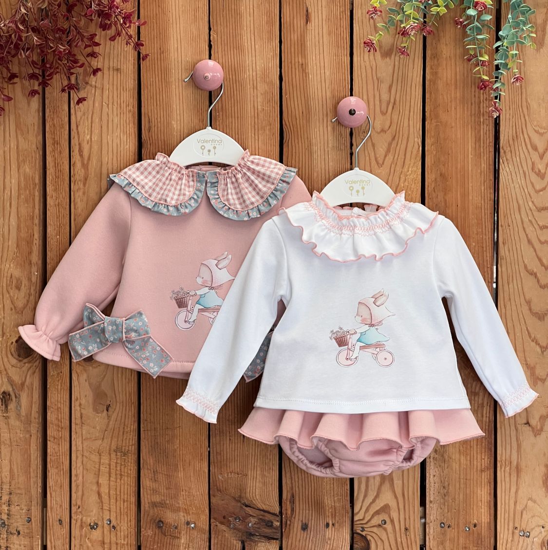 Conjunto Martina Conejito Con Camiseta Valentina Bebés